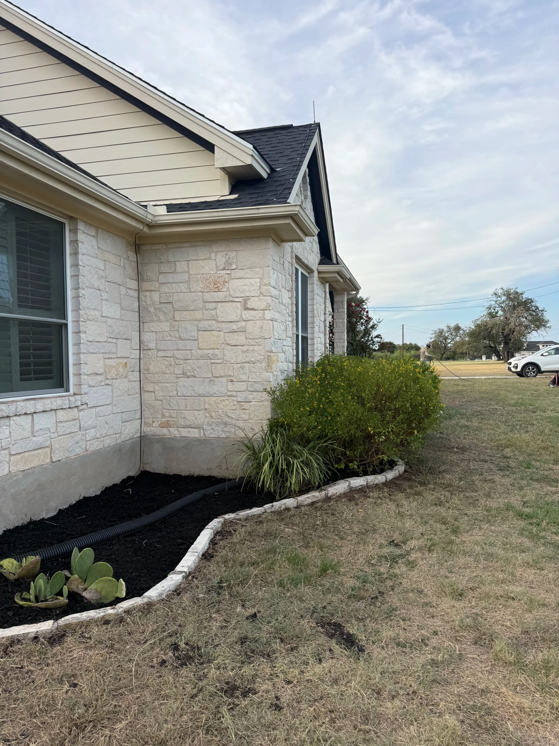 Gallery photos for Flower Bed Cleanup and Patio Planter Project in Buda Texas: Image #1