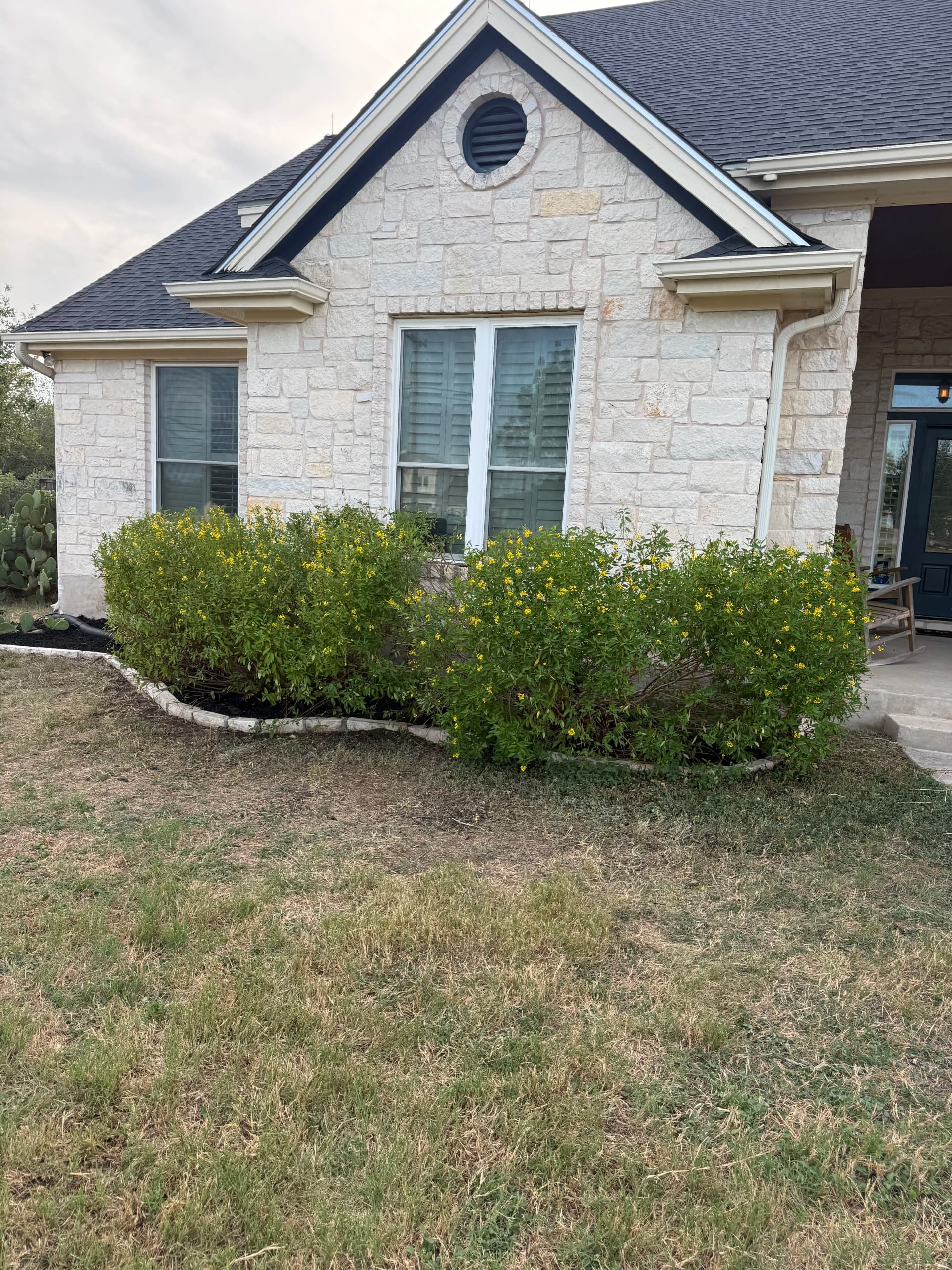 Gallery photos for Flower Bed Cleanup and Patio Planter Project in Buda Texas: Image #2
