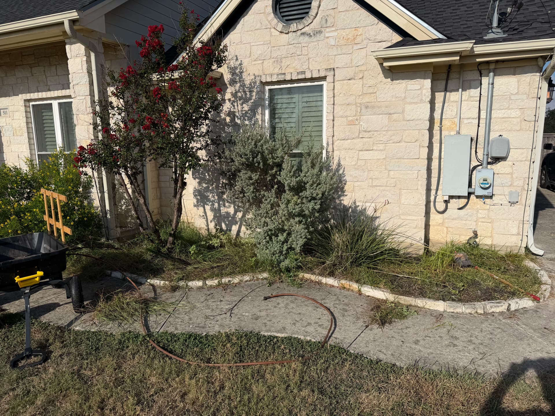 Gallery photos for Flower Bed Cleanup and Patio Planter Project in Buda Texas: Image #7