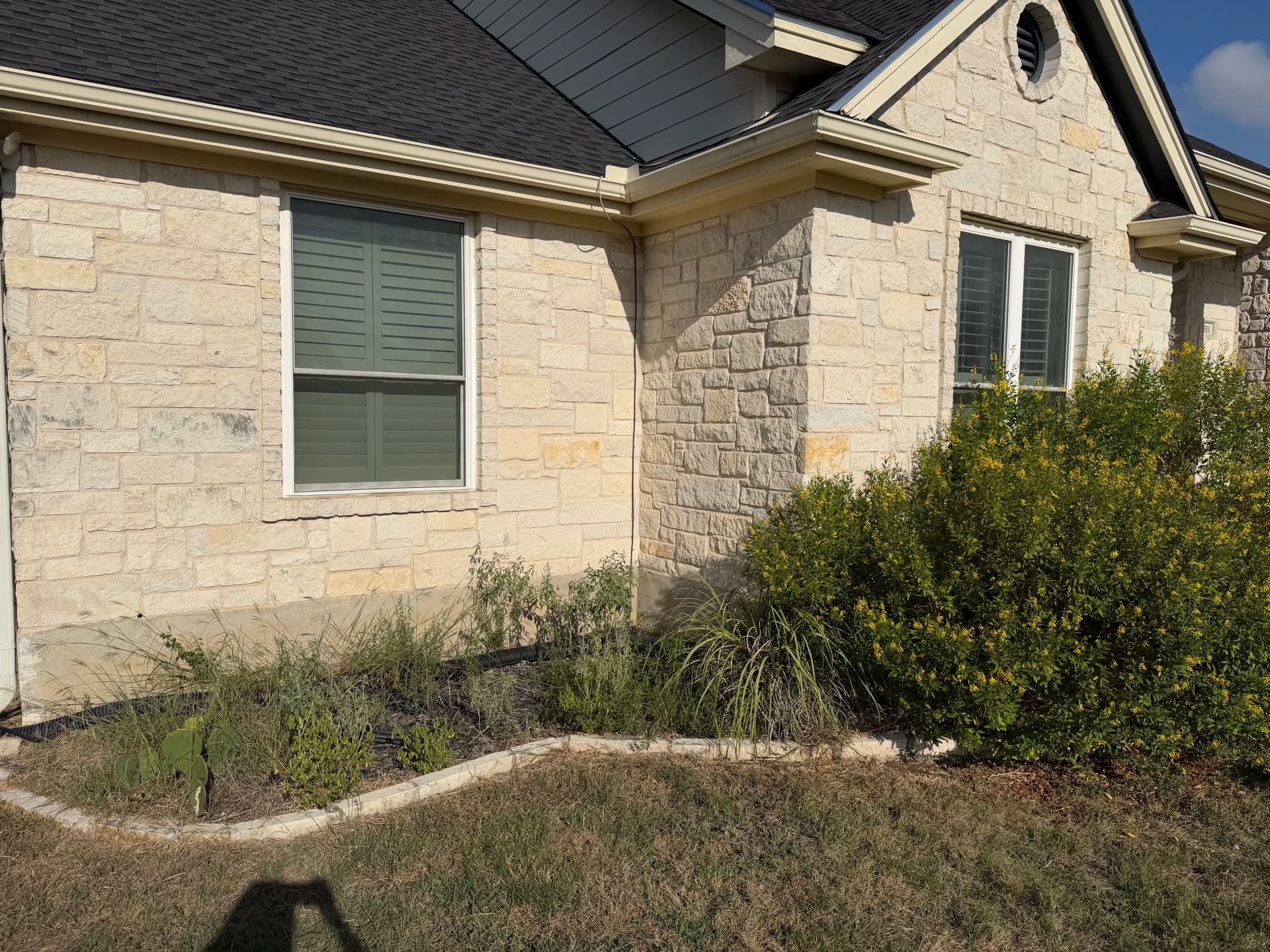 Gallery photos for Flower Bed Cleanup and Patio Planter Project in Buda Texas: Image #8